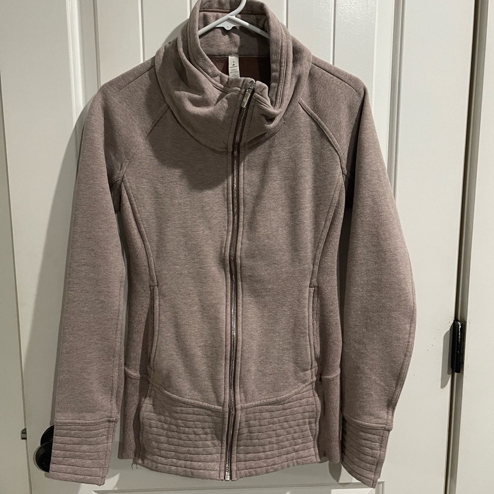 Lululemon Sweatshirt EUC.